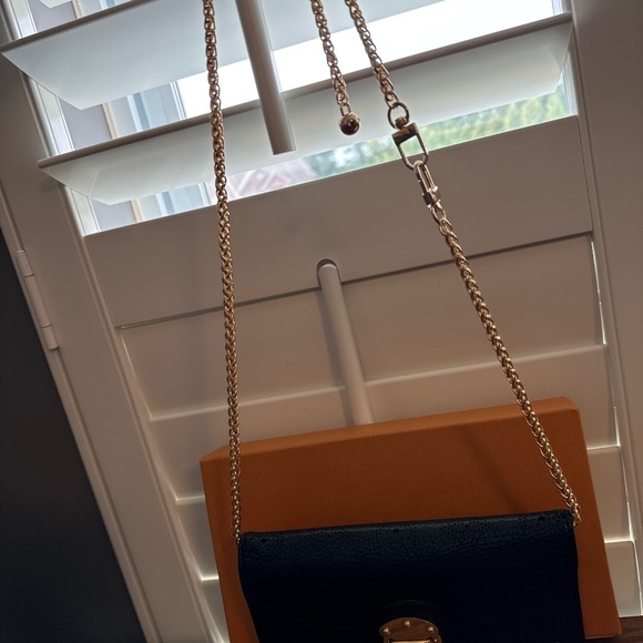 Louis Vuitton Portefeuille Amelia Long Wallet with Unbranded Adjustable Chain - Picture 5 of 5